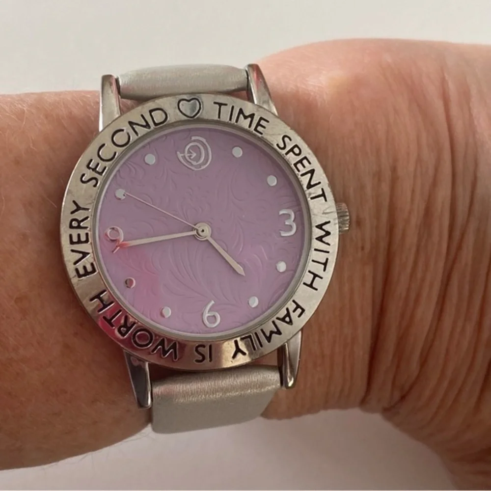 Vintage Silver Metal Silver Metallic Leather Ladies Costume Watch